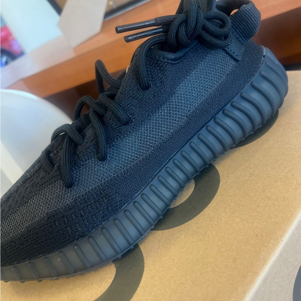 BRAND NEW YEEZY BOOST BLACK 7MENS OR 9WOMENS